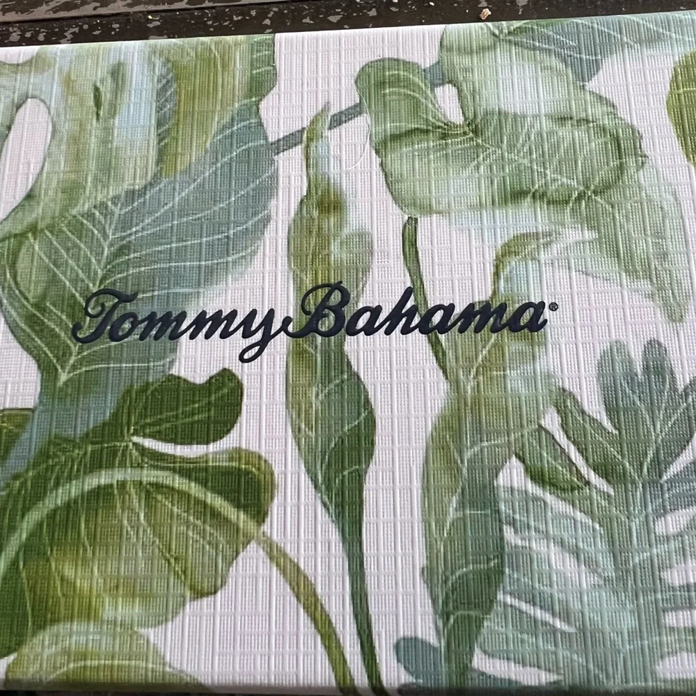 Tommy Bahama Tan Leather Wallet